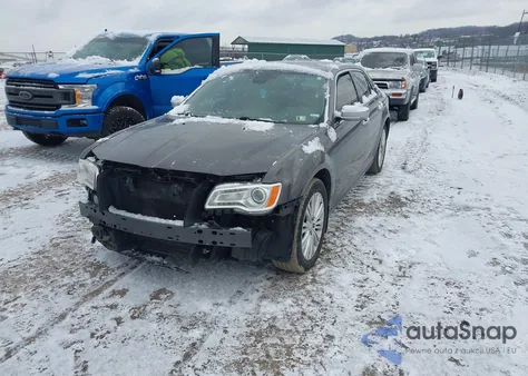 2013 Chrysler 300C Luxury Series Awd z USA, uszkodzony, nr VIN 2C3CCASTXDH590974